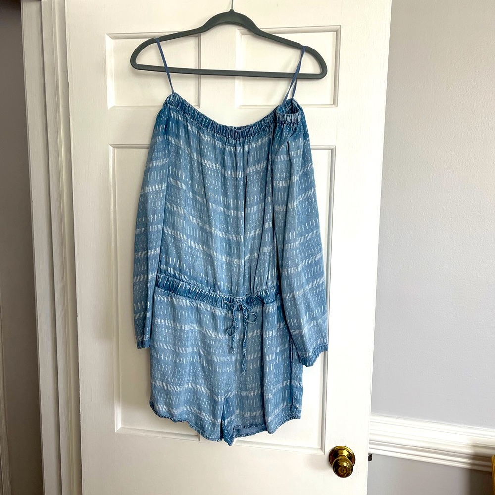 Cloth and Stone Denim Jumper! Excellent condition.